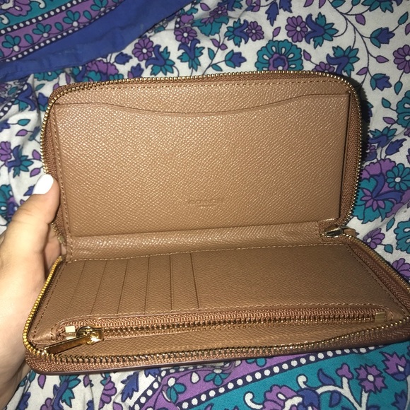 Brown Coach Wallet - Picture 4 of 5